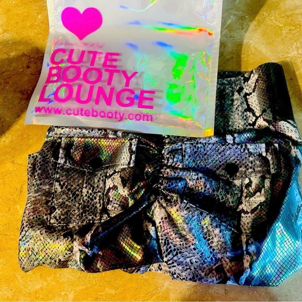 Cute booty pick your poison